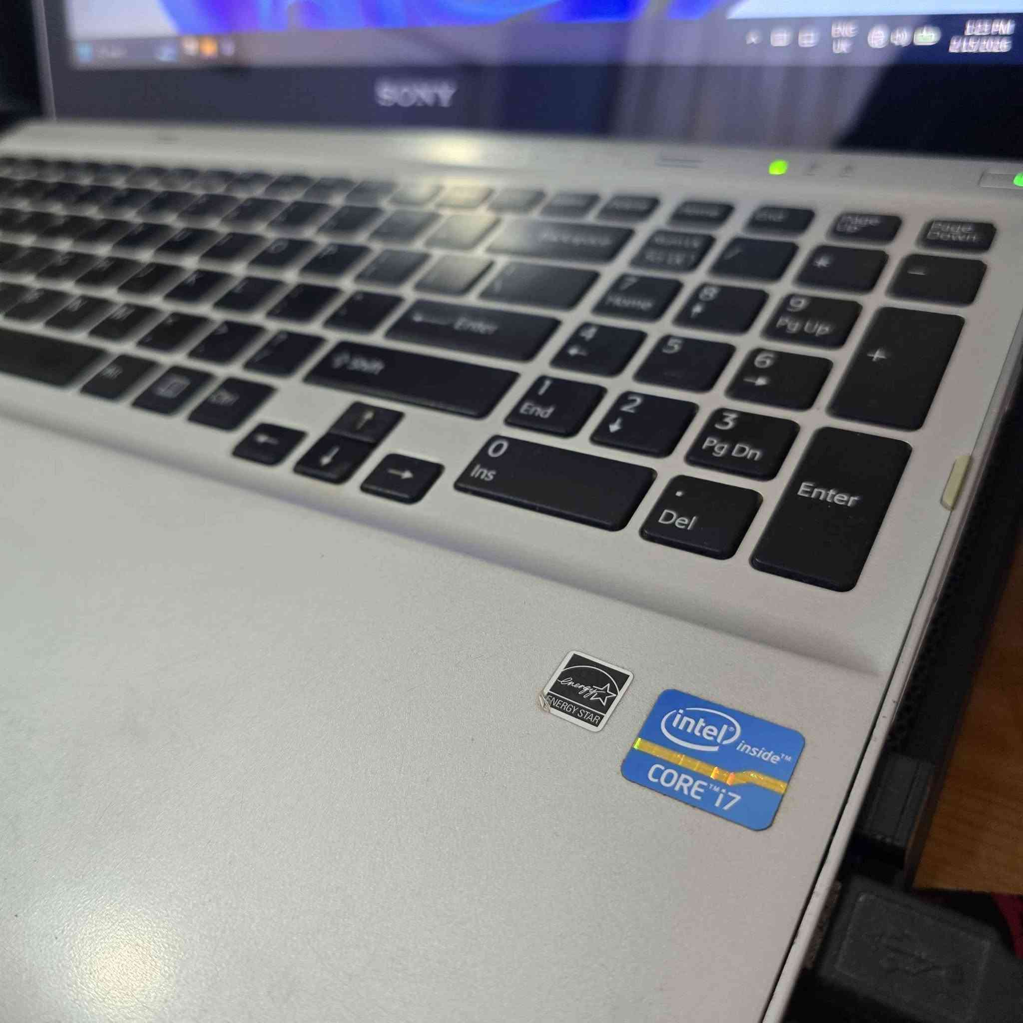 لابتوب SONY VAIO UltraBook 15  SVT15115CXS
مواصفات اللابتوب:
• معالج مركزيIntel Core i7-3537U @ 2.00~2.50 GHz
• معالج رسومي (كرت شاشة) مشترك Intel HD Graphics 4000
ملائمات تماماً لكافة الاعمال المكتبية والدراسية
• شاشة 1080×1920 - 8bit Bit Depth  60Hz  لمس بـ10 اصابع 
• ذاكرة وصول عشوائي (رام) 8 جيجابايت (DDR3)
• الهارد الأول (SSD Sata M.2 128GB) & الهارد الثاني (HDD HGST Japan 500GB 7200-RPM)
• لوحة مفاتيح (كيبورد) ممتدة (لوحة أرقام) ضوئية
• نسبة نظافة جيدة 80~90 بالمية
• مع شاحنتها الأصلية + ماوس وايرلس هدية
السعر  325 ألف وبيها مجال للتعامل
للتواصل فيسبوك & واتساب أو تلفون: ***********
موجود توصيل لكل المحافظات العراق الحال, واسط
