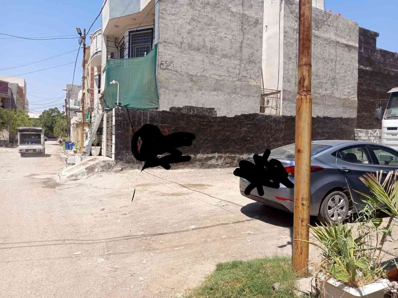 فرصه للحصول على قطعة ارض للبيع في مكان وموقع  مميز من حيث البعد عن الشارع العام ومنطقه سكنية متكاملة والخدمات ماء وكهرباء وتبليط وخط مولد ومجاري واناره بعقوبة 7 نيسان خلف معهد كويا  مباشرتا  مدخل كرازات حمودي الفرع الاول على اليمين أو مدخل المحطة المرموقة وأول فرع على اليسار تحويل مباشر في الطابو مساحة 150م 10×15 سعر المتر مليون وربع تفاصيل اكثر داخل الفيديو للاستفسار خاص او ***********
