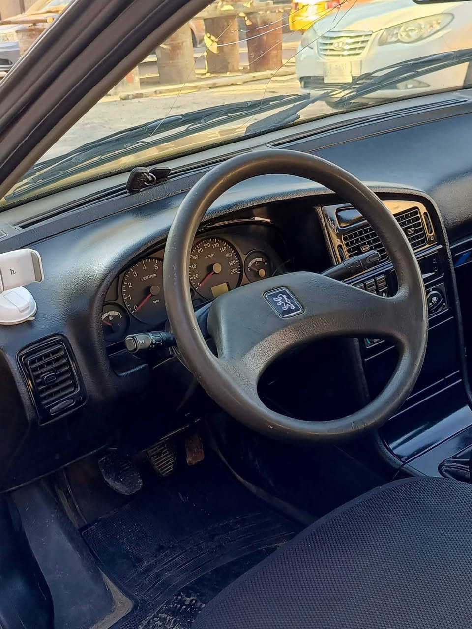 السلام عليكم بيجو GLX  موديل 2012
‏رقم دولي جديد 
‏ سنوية ٢٠٢٩ مصفرة هيئة وغرامات 
‏كير ومكينة لا تبخير ولا تنقيص
‏تخم تاير جديد
‏كهربائيات جديدة 
‏باتري جديد 
‏عينة وصينية وقمجي طبي جديد
‏تبديل جاملغ الأيسر صفحة السايق
‏السعر 39 وبي مجال
‏مكاني بغداد مدينة الصدر 
‏للاستفسار ***********
