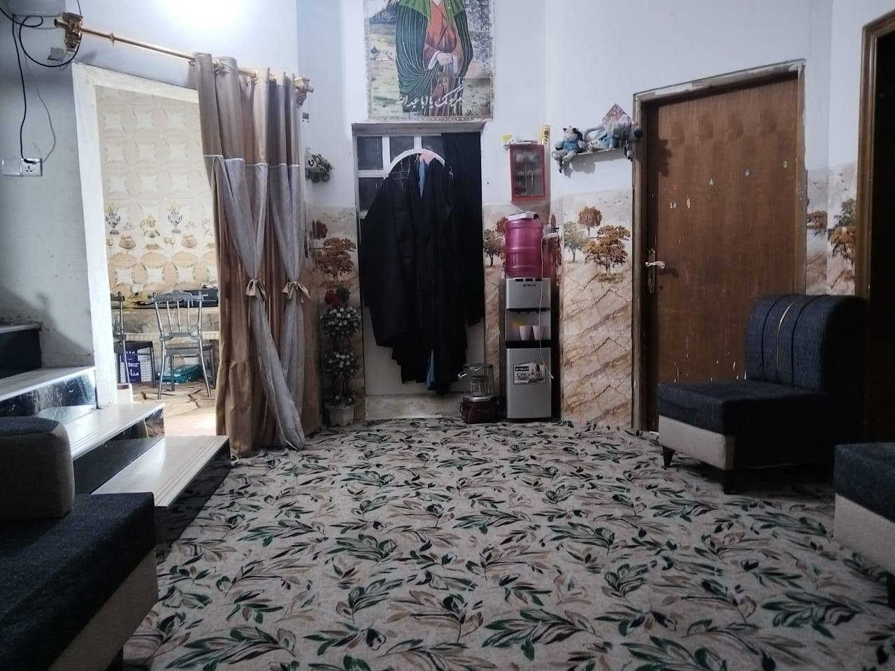 🏡 بيت طابقين للبيع في كربلاء (قرب جامعة كربلاء فريحة) شارع اسواق ركن الجامعة، يبعد 10 دقائق عن الإمام (ع) وقريب من طريق المشاية والمواكب.
البيت يقع على ساحة، ومساحته 100م² - طابقين - سند قرار 25.
البيت جاهز للسكن، كامل ماء وكهرباء، وارضية وجدران.
الأرضي: غرفة نوم، صالة، استقبال، مطبخ، حمام داخلي وصحيات خارجية.
الثاني: غرفتين نوم، صالة كبيرة، مجمع صحيات، بلكونة.
بسعر 78 مليون (وقابل للتفاوض).
📞 للاستفسار اتصل على الرقم: ***********
🏡 بيت طابقين للبيع في كربلاء (قرب جامعة كربلاء فريحة) شارع اسواق ركن الجامعة، يبعد 10 دقائق عن الإمام (ع) وقريب من طريق المشاية والمواكب.

