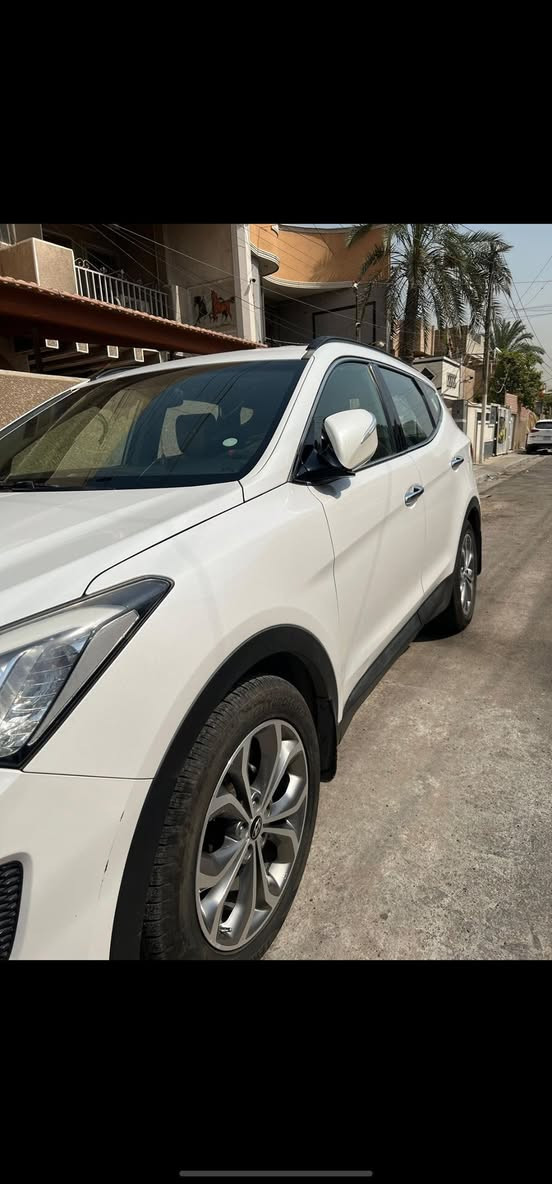 السلام عليكم
سنتافي 2014 خليجي 
7 راكب 
6 سلندر 3.3
سيارة ماشية 70 الف فقط
السعر 190 
للاستفسار ***********
