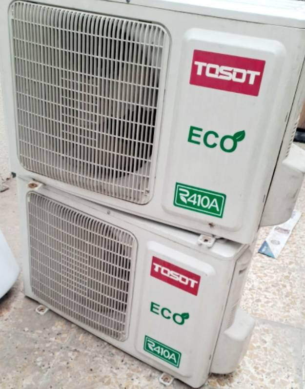 سبالت توسوت فئة طن واحد عدد2 نظيف جدا تدفئه تبريد ثلج  انتاج2021 كامل الملحقات غاز الشركه410ضاغط أستوائي T3بواري كيبلات ريموت حماله للقطعه الداخليه كلهن بلاديات ضمان عل شد 10..ايام سعر السبلت الواحد ب 225قفل العنوان بغداد ألرصافه الشراي اتصال فقط غير متواجد عل فيس 
***********
