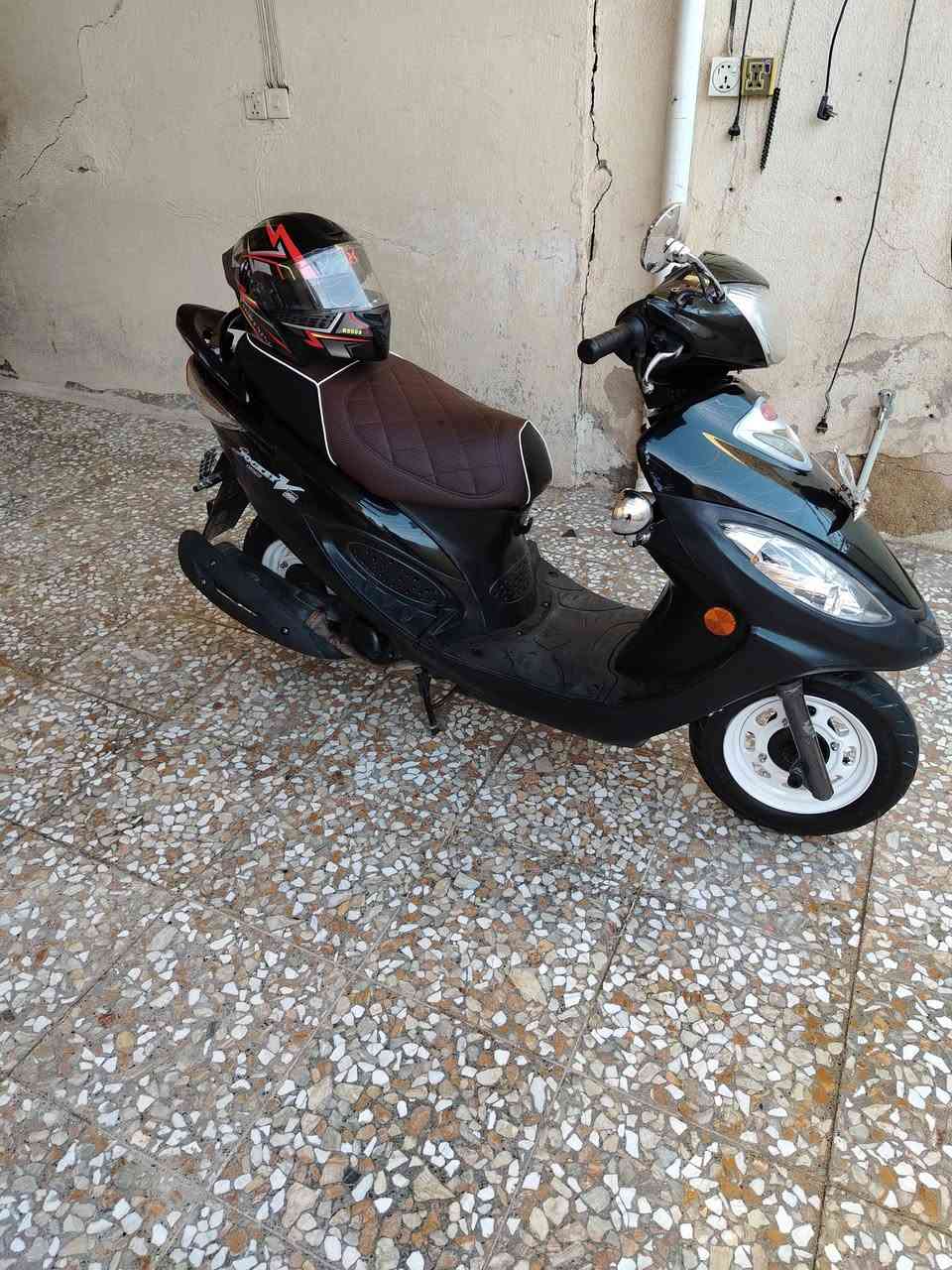 سلام عليكم شباب كمكو في 2نضيفة فول مديل ١١ ماشيه ١٣ الف منضومة زنون كاملة + كماليات شوفهن بل صوره رقمي *********** سعر خاص
مكاني نجف
