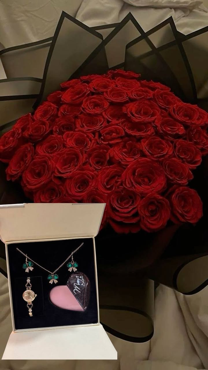 🎀 بكج نسائي راقي يتكوّن من:
💎 قلادة بتصميم مميز
💅 طلاء ثابت ولمعة ناعمة
🕰 ساعة أنيقة
🌸 علبة عطر بشكل فخم وجذاب

📦 البكج يجي بعلبة خاصة وجاهزة للإهداء
✨ هالمرة العرض كلش حلو وناعم… يرضي كل الأذواق 💕
💖 مميزات البكج:
✅ طلاء ثابت
✅ ضد الخدش
لا تحتارين بالهدايا بعد… هديتك صارت جاهزة وبذوق عالي 💖
#السعر_18توصيل 4


**إذا كنت صاحب هذا الإعلان وتريد حذفه لأي سبب، رجاءا أرسل رسالة إلى الدعم الفني**