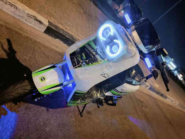 دراجة شحن R7 مديل 2024 بطاريات 32A العدد 5
المواصفات 
بلوتوث
بريكات هيدروليك
لايتات عدسه زنون 
تشغيل عن بعد وكارت وسويج
ملف 1200W
مرايات مامستعمله 
دراجه بعدها جديده 
الرقم ***********
