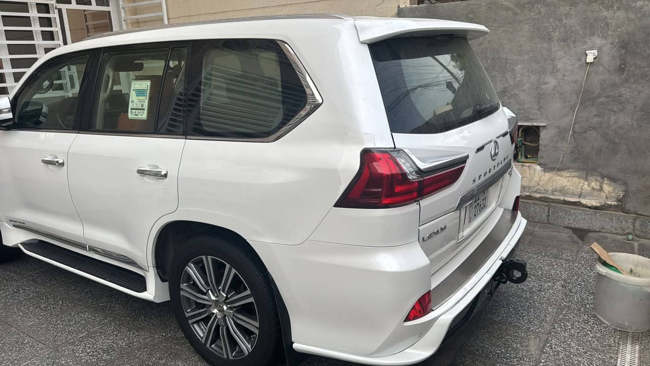 السلام عليكم
لكزز 2017
بريم داخل قرميدي 
ماشيه 120km
بيها ملاحظات 
1( بيها بارد بالجاملغ الخلفي الأيسر وكارت 
2) بيها كارت وبارد بالباب الخلفي الأيمن 
جديده جداً السياره 
للاستفسار : ***********
بهاء 
المكان : بغداد العامريه او اليرموك أربع شوارع
