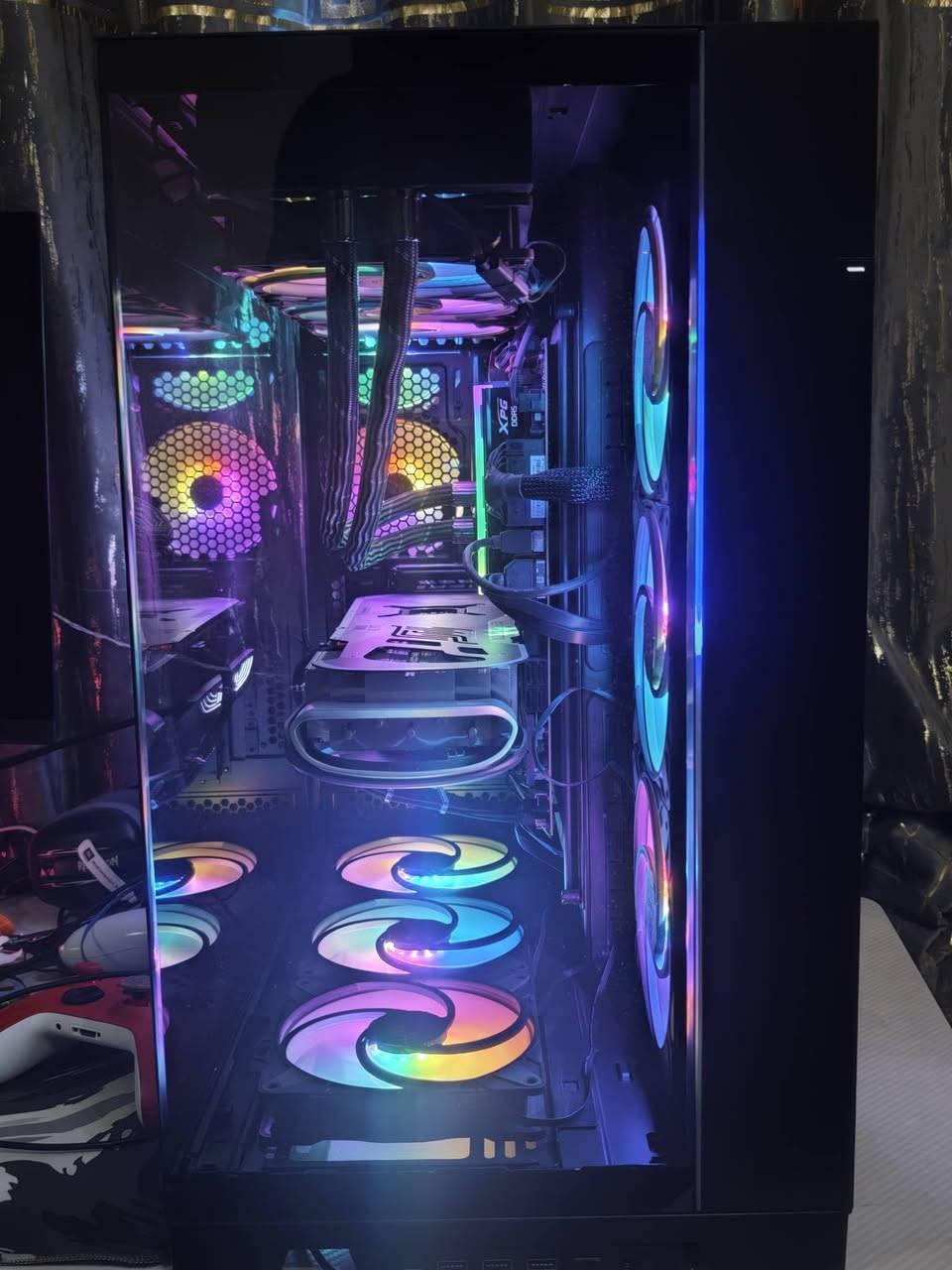 حاسبه للبيع
Case: Lian li Evo XL
Fans: arctic 140 6 + 2 Mastercooler
Mob: Asus ROG STRIX X670E-F GAMING WIFI
Cpu cooler: arctic liquid freezer 420 ii
Cpu: Ryzen 9800X3D
RAM: XPG LANCER BLADE RGB DDR5 32g 6400 cl32 
SSD: 1tb crucial
GPU: ZOTAC GAMING GeForce RTX 4080 16GB Trinity OC
Power supply: Seasonic Focus GX-1000, 1000W 80+ Gold, Full Modular

السعر 
3500000


**إذا كنت صاحب هذا الإعلان وتريد حذفه لأي سبب، رجاءا أرسل رسالة إلى الدعم الفني**