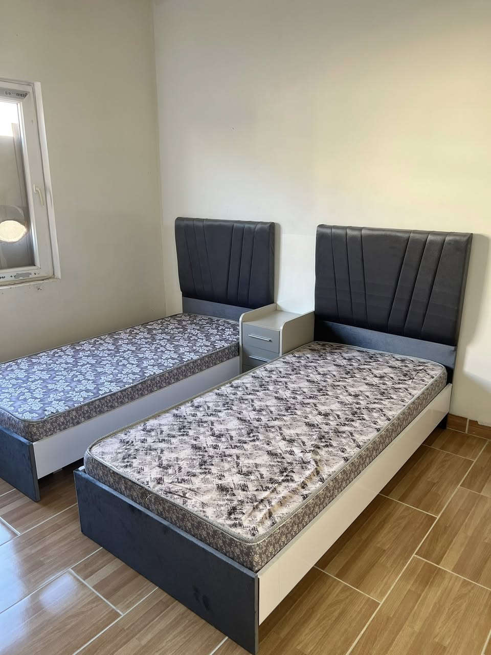 سیسەمی یەک نەفەری نرخی تەنها ١٠٠  بە دۆشەکەوە
سیسەمی دوو نەفەره نرخی تەنها ١٥٠ هەزار 
باشترین جۆری سیسەمان بۆ هێناون بە جوانترین دیزاین 
 زەمانی ٥ ساڵ 
هەر رەنگ و نەخشێکت بوێ بەردەستە
گەیاندنمان هەیە بۆ هەموو شارێک  
ناونیشان: چوارقورنە پێش تڕافیک لایت
مۆبیلیاتی ئاری 
***********
