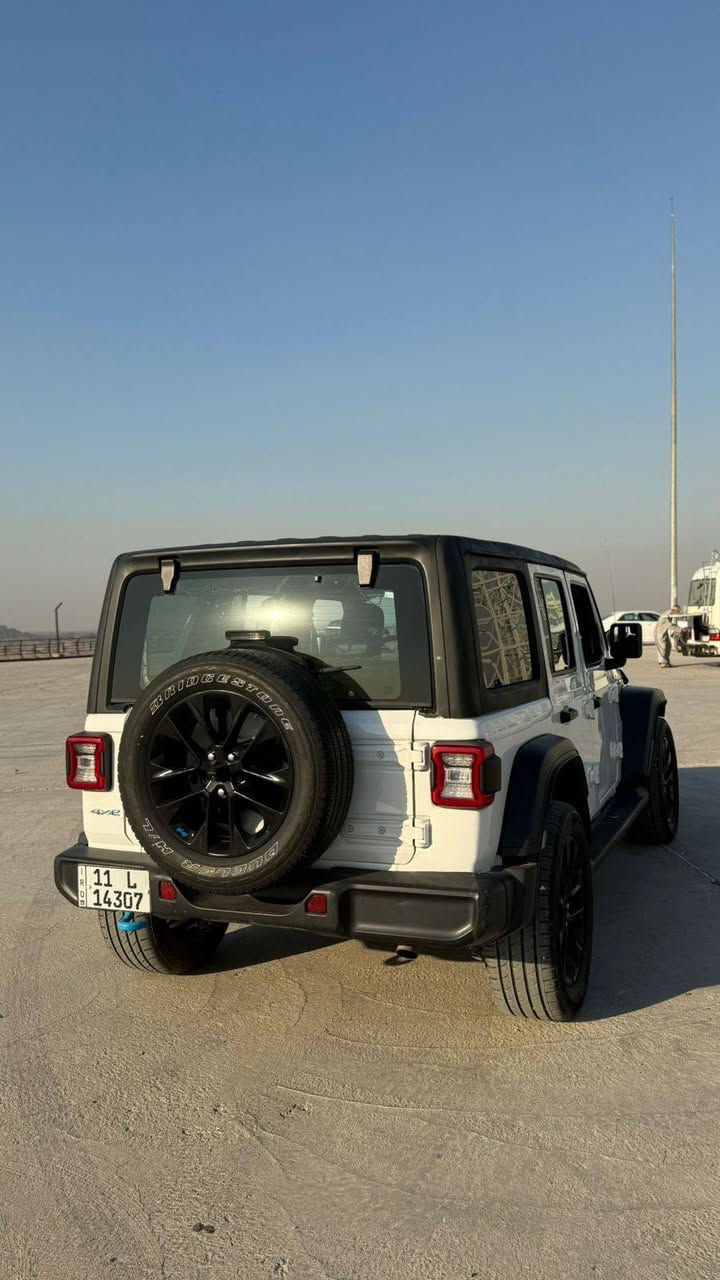 نوع السيارة : جيب رانكلر 
موديل السيارة :2023
حجم محرك 4 سلندر هايبرد 4XE

مواصفات: 

بصمة تشغيل 
تبريد قطعتين 
دفع رباعي 4*4 
8نمر
تحكمات تحديد سرعة اوامر صوتية 
شاشة كبيرة 
كامره
سستم سماعة البني 
انظمة hybrid.electric.saev 
تراكشن مانع انزلاق 
نظام اوتو ستوب 
لايت زينون LED
حساس خلفي 
رادار خروج عن المسار 
رادار خلفي 
رادار امامي 
رادار نقطة عمياء 

السعر  260مجال 
للأستفسار :  مراسله خاص 
او الاتصال 
***********
