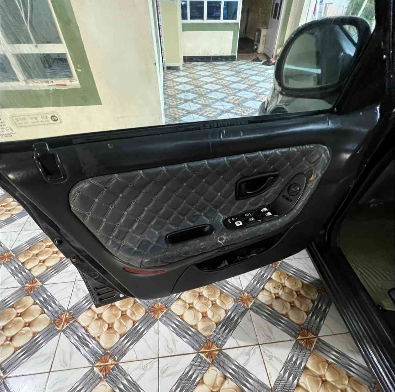 السلام عليكم سياره للبيع سوناتا 2 موديل 93رقم  بغداد مشروع وطني نكليزي سنويه2031 كير  عادي صدر امامي و خلفي جديده تخم تاير جديد كهربائيات كله شغال محرك مفتوح سنتر  لوك  لايت زنون    شمسي  تدفئا نار تبريد بس غاز ترايك وين ميعجبك بسمي تحويل ثاني يوام السعر 43 وبيها مجال المكان ديالى  رقم الهاتف ***********
