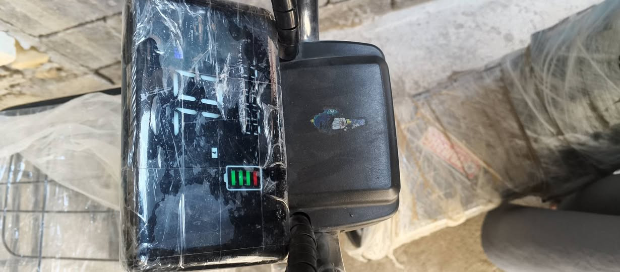 السلام عليكم
ماطور شحن 4 بطاريات 
حجم 18 
قطارة بالشحن
نضيف حيل 
السعر 350 وبي مجال 
للاتصال
 كورك  ***********
الاسيا. ***********
