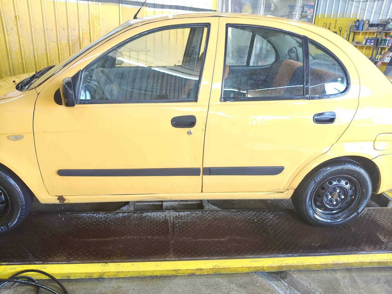 سلام عليكم طيبه موديل 2015 بسمي كير ومكينه خير من الله لاتنقيص ولاتبخير رقم انكليزي صدر جديد قبل شهر شديته بس بيها تبريد  نقص  وتايرات نص عمر  مكانها الرئاسه مال عبيدي السعر 38 وبيها مجال حك الجيه للاتصال على رقم *********** مامتواجد علنت
