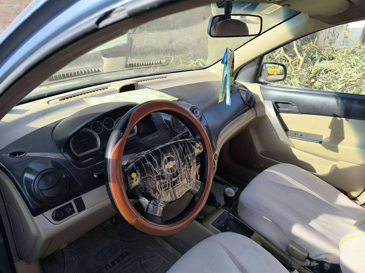 افيو 2007 كربلاء انكليزي لل2030
كفاله مكينه وگير وحدادية 
تبريد شغال كامل 
بيها صبغ جاملغ وبنيد حتى احزام ماكو والباقي بلادي 
للاستفسار *********** السعر المطلوب 60 وبيها مجال 
بابل الكفل
