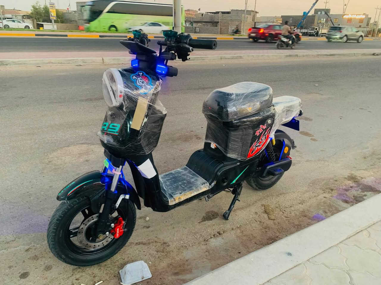 دراجه شحن R9 حلوه نضيفه كلشي شغال بيها بطاريات جدد نضيفات سعرها 385 الف عنواني بصره شط العرب الجزيره ***********
