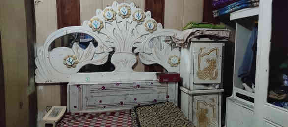 لبيع غرفة أخشاب 100.مستعجل لين ماعندي مكان ومفتوحة بس حمل واخذه. رقم. واتساب.***********
