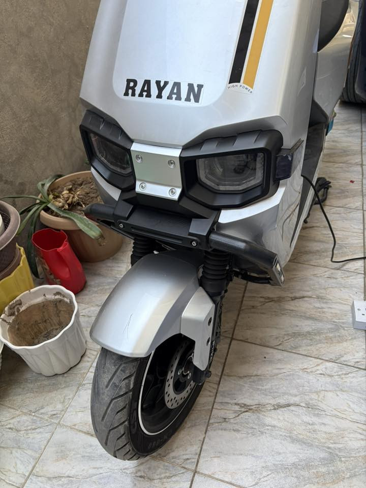 للبيع وحش الكون ب٩٠٠ الف مستعجل علبيع نضيفه كلش بدون نقص صارله بل٦ اشهر عندي شراي يتصل ***********
