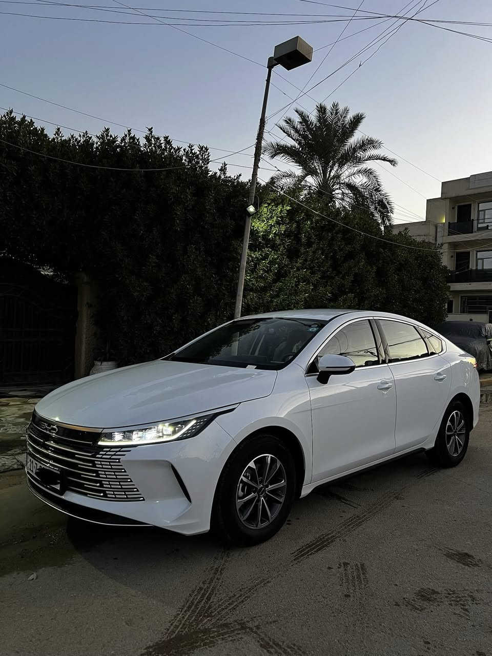 السلام عليكم
للبيع مرقم بغداد ، تحويل مباشر ، زيرو ، كفالة عامة ،

BYD ديستروير  2025  05  

السعر : ...،20،500 مليون دينار 

.ابرز مواصفات السيارة
زيرو، بصمة، 
كروز سرعة، 
شاشة دوارة،
 لايت زينون، 
حساسات خلفية، 
كاميرا خلفية، 
تبريد قطعتين، 
كشنات رياضية جلد ابيض، 
ويل R16، 
اشاير المري، 
كير ماوس، 
تحكمات ستيرن،
.انظمة القيادة
 محرك 1500 هايبرد، 
كهرباء ،
بانزين ،

 ملاحظة : جميع المحقات مع السيارات 
العنوان 📍
بغداد شارع فلسطين ، حي المستنصرية

للتواصل : ***********
