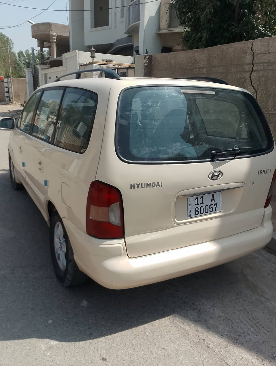 السلام عليكم عندي سيارة هونداي تراجيت 7راكب موديل 2006 محرك 6 سلندر 2700 مكانها  بغداد المدائن تبريد قطعتين بس عاطل مصبوغة عام معمره جديد محرك جديد بيها هذا رقم مالتي ***********
