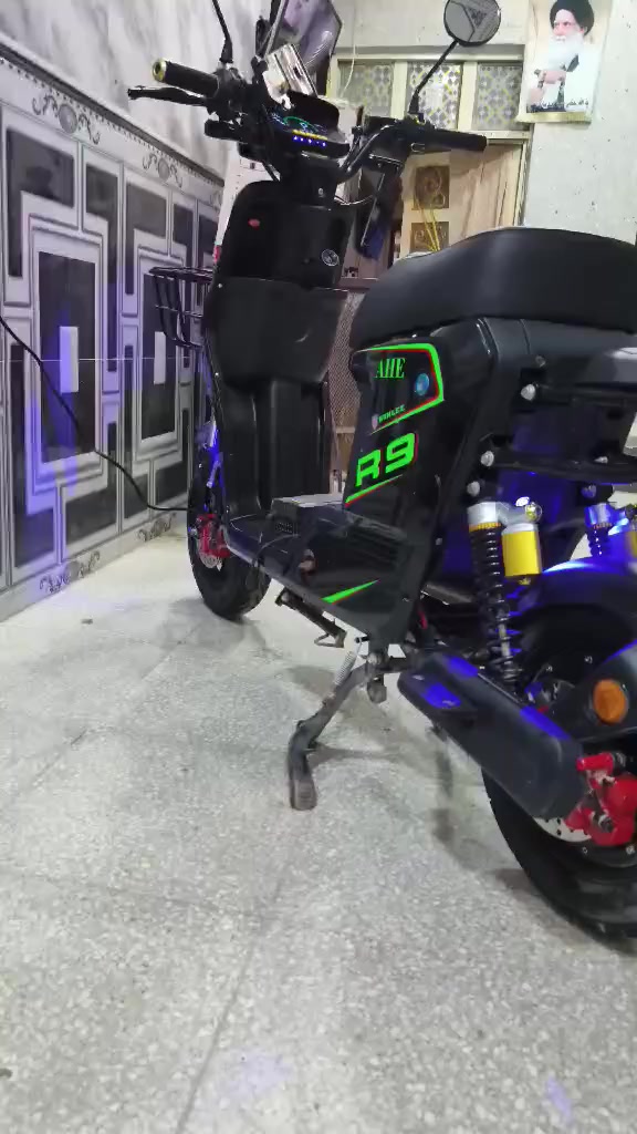 السلام عليكم دراجه شحن R9 مديل 2025 جديده 
5 بطاريات السعر 550 وبيها مجال 
مكاني النجف مقابل شارع السبيس العسكري 
رقم الاتصال ***********
