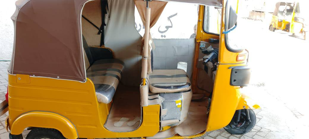 تكتك موديل 19 شهر 12 رقم سنويه نكليزي تحويل ثاني يوم كشر مصبوغ عام للجماليه   مكينه كير كلج اكسل مكفول مكينه مال 20 بيها تخم تاير ابو لحيه بيها كهرباء كامله اي نقص مابيها كبل لشارع ربع مذب عليها  مكاني مدينه الصدر فقط شراي يتصل  ***********
