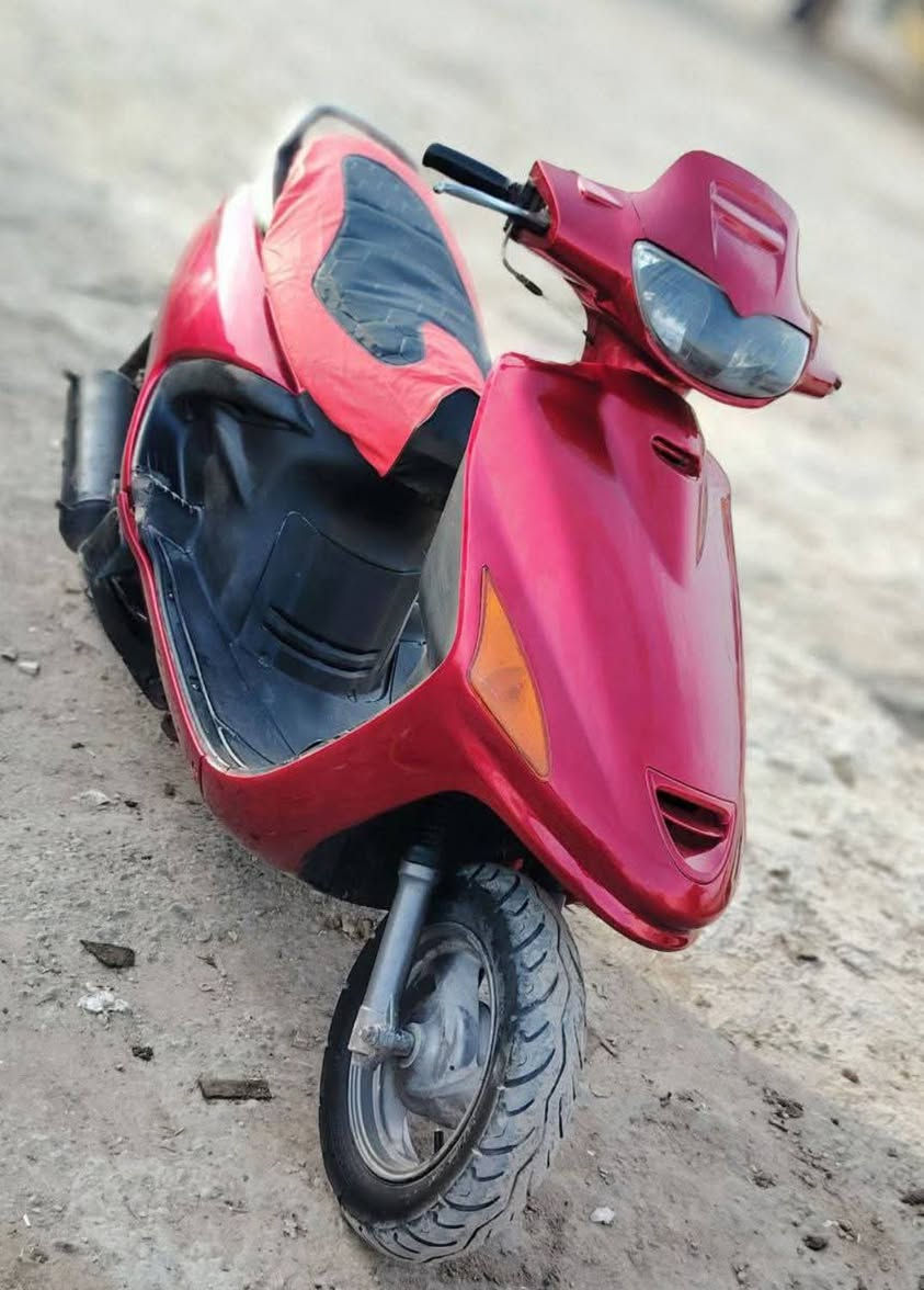 السلام عليكم للبيع دراجه فراشه جديده دبلاات جدد  بنزات جدد 
مكينه  بيه تبخير قليل بدون تنقيص   سلف هندر كهربائية  شغاله نقص بس باتري  تايرات جدد دراجه خير من الله  لسعر 225  وبيه مجال  المكان بابل القاسم *********** واتساب
