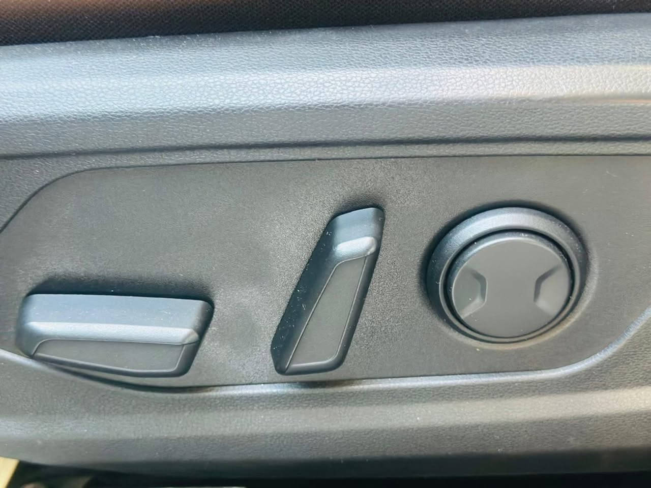 توسان للبيع خليجي رقم بصره بسمي مكفوله كفاله عامه مديل 24 مكان البصره السعر 230 وبيها مجال جدا قليل  ماشيه33 مكلف بالنشر رقم صاحب السياره ***********
