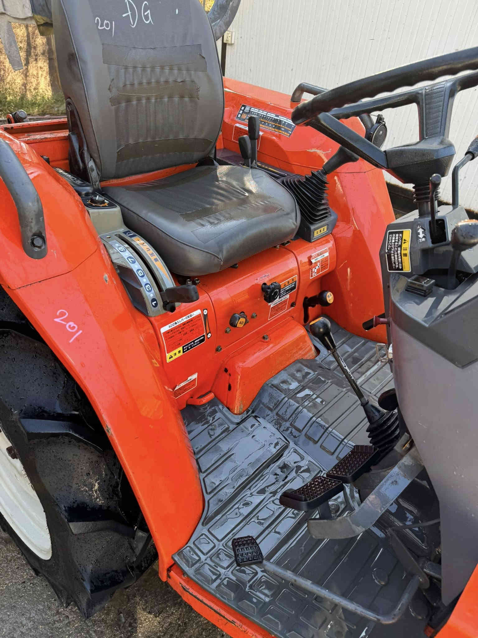 كابوتا ياباني حديث
دخول جديد نضيفه جدآ ممشتغله داخل العراق ولا متر محرك٣سلندر دبل اكسل باور استيرن ملحقات رفاس فقط تخم تاير   حجم GL201 
للاستفسار اكثر 
***********
العنوان بابل 
السعر (٦٥ورقه)
