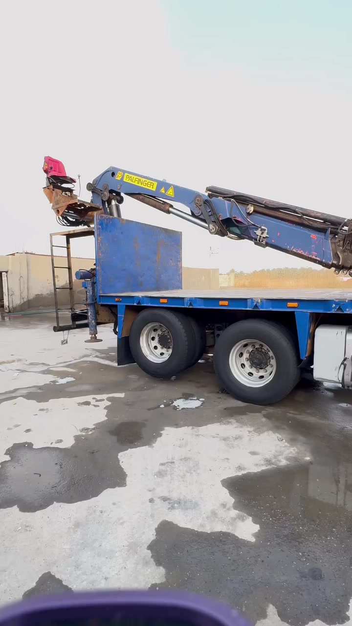 كرين بلوك للبيع سياره موديل 2003سحال خلفي دبل تايركرين فافكر 21الف ***********
