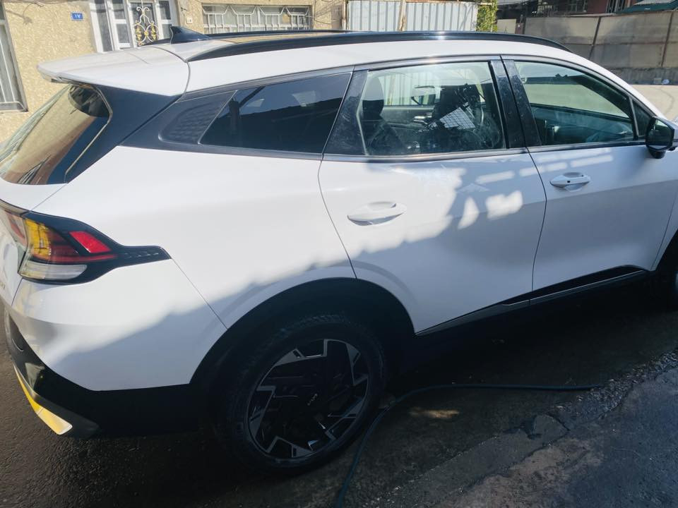 سبورتج برستيج ٢٣  السعر ٢٣٠ وبيها مجال بسيط حادث خفيف بدون ايرباك فقط دعامية امامية مبدلة ***********
