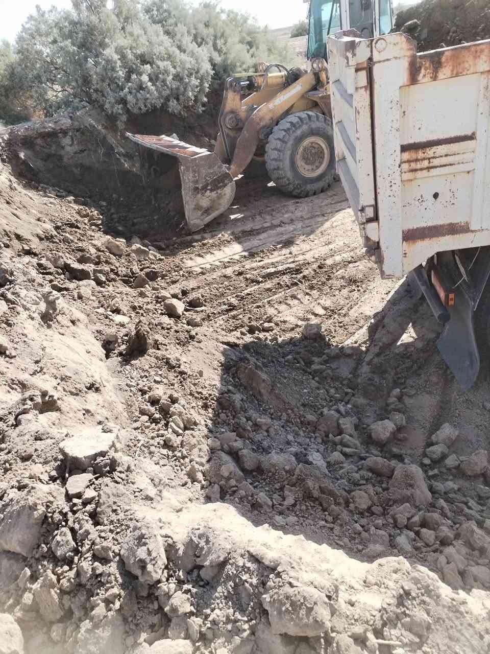 مرحبا. يوجد تراب. دفان قطع مجمعات. تجهيز رمل حصو سبيس. جلمود انواع. المواد اتصل وتدلل ***********
