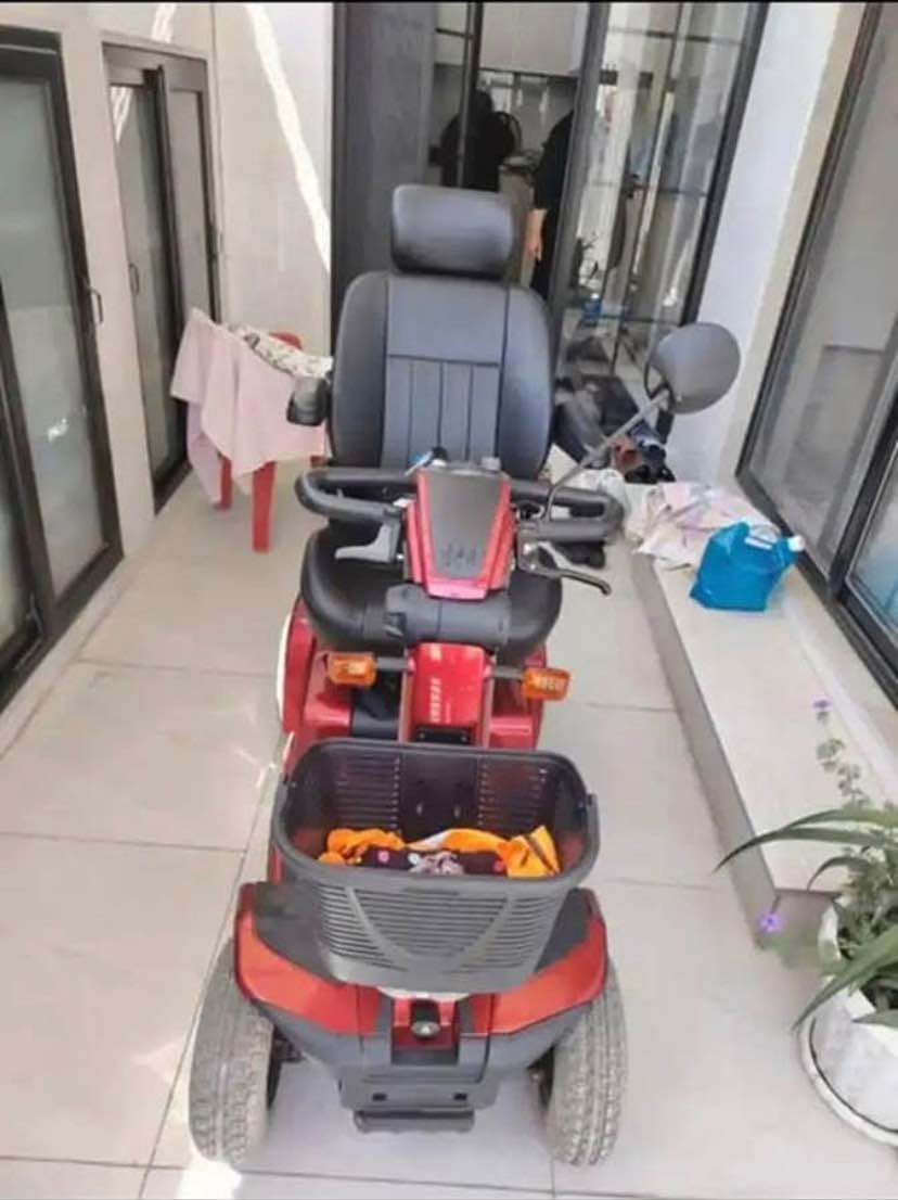 ئەم عارەبانە شەحنە بۆفرۆشتن بێ عەیبوو زۆر خاوێنە نرخی 10 وەرەقە و معاملە بۆ پەیوەندی
***********
*********** شقلاوة, أربيل
