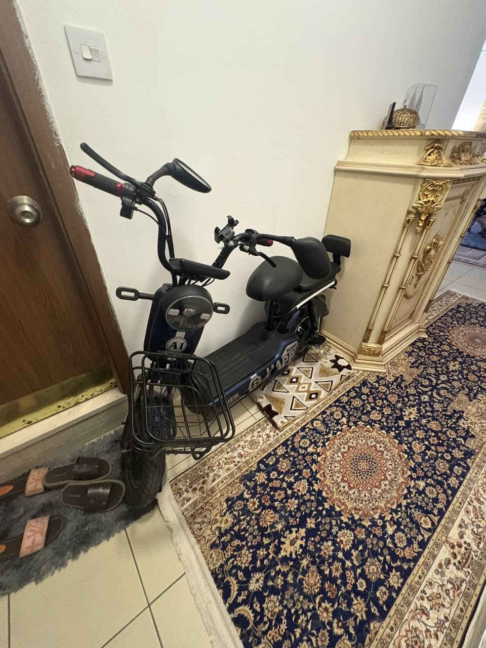 دراجه كهربائيه
استعمال جديد اقل من شهر 
لتواصل ***********
