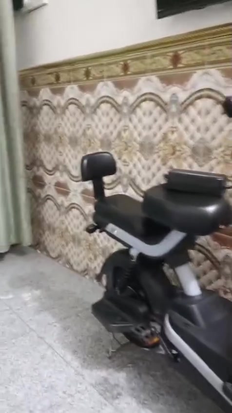 السلام عليكم
‏
‏دراجه شحن للبيع ((ريان)) حجم 14
‏
‏4 بطاريات
‏3 سرع
‏السرعه 40 حقيقي
‏لايت زنون
‏لون سمائي
‏شاشه دجتل تعرضلك الاعطال الي تصير بل دراجه
‏ملف 500 حقيقي
‏دبلات امامي و خلفي 
‏الدراجه كامله مكمله فقط ((هورن خربان)) سعره 3 
‏
‏السعر: 285 وبيه مجال 
‏الرقم: ‪***********‬ واتساب
‏العنوان: بغداد البلديات
