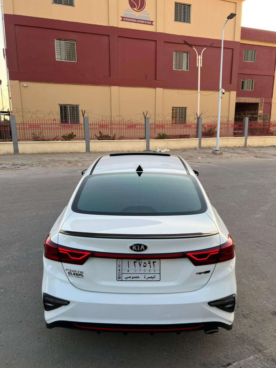السلام عليكم
كيا فورتي مديل 2020  جي تي لاين 
فول 1/1 وارد امريكي تقرير مياه امطار 
تعمل وتسير داخله تشتغل محرك 
2000 دوش ماشيه 66mi حقيقي
رقم بصرة معوقين سنة وتصير حرة
مواصفاته  بصمة حساسات خلفيه امامية ورادارات كشنات جلد شاشة ابل كار بلي
فتحة سقف تحديد مسار كامرة خلفيه  
لايت عدسة زنون شحن لاسلكي السياره جاهزه من كلشي
للاستفسار ***********
