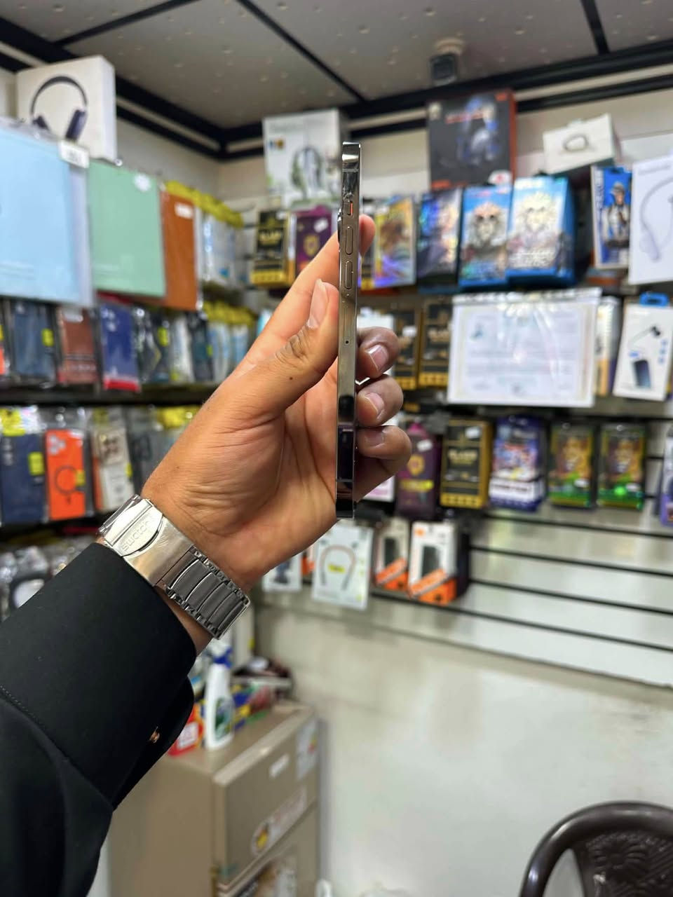 13 برو ماكس 
ذاكره 128 
نموذج M تك سيم 
بطاريه 96
شرط ما مفتوح 
نظيف 
سعر الجهاز 635 
شراي خاص او اتصل 
***********
***********
