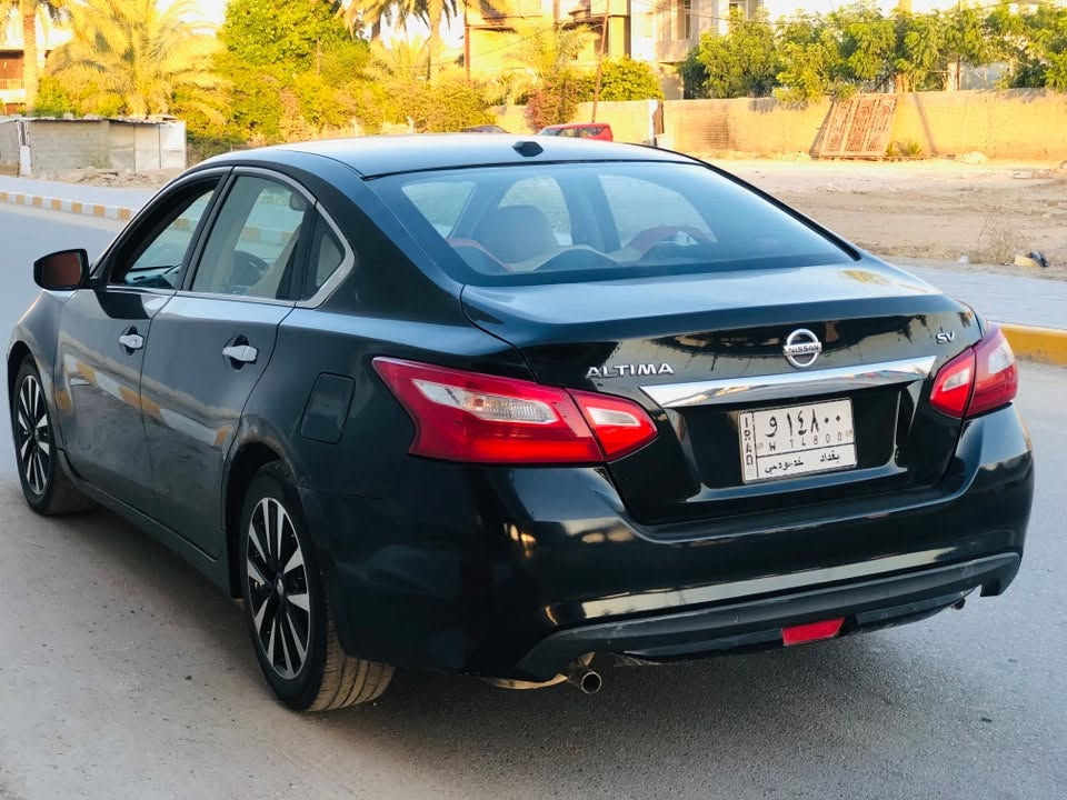 السلام عليكم للبيع التيما موديل 2018 وارد امريكي سياره جديده بمعنى الكلمه بيه صبغ الجاملغ الخلفي فقط سياره على ايد وحده رقم بغداد محرك 2500 مكفول كير مكفول ماشيه 117 فول مواصفات 1/1 عده الفتحه مواصفاتها:-
-بصمه تشغيل
-كشنات جلد 
-بصمه ابواب
-كامره دواره
-تشغيل عن بعد
-كشنات تدفئه
-مانع انزلاق
-مانع تصادم
-ستيرن تدفئه
-كشنات كهرباء 
-رادارات جانبيه
-اشاير بلمري
مكان السياره بابل رقم الهاتف ***********
