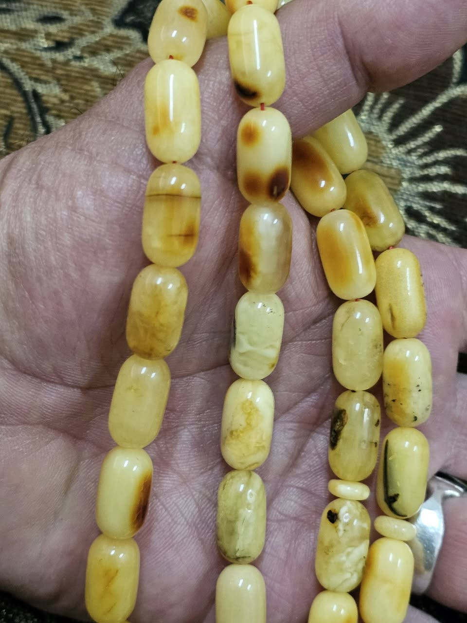 لعشاق الجراخة الصنوبرية 
مسبحه من كهرب بحر البلطيق الحر الطبيعي قليل الشوائب شرط وضمان مدى الحياة بأصالة الخامة لاكبس ولاضغط ولا مسال ولامعالج ولاكهرب صيني مزينة بكركوشه تفصال خليجي .
وزن المسبحه ٥١ غرام ٤٥ حبه قياس ٩.٥ ×١٧.٥ ملم


**إذا كنت صاحب هذا الإعلان وتريد حذفه لأي سبب، رجاءا أرسل رسالة إلى الدعم الفني**