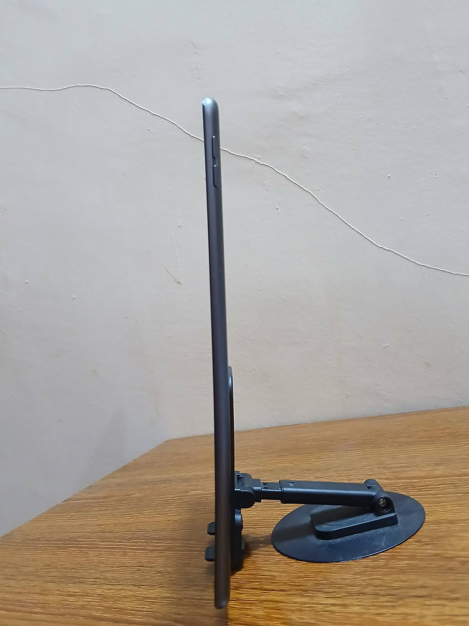 ايباد 9 ذاكرة 64 بطارية 🔋88 بلادي مامفتوح
بي عواج بالشاصي خفيف موضح بالصورة بدون ملحقات
سعر 200 قفل 🔏 مكاني بغداد جسر ديالى القديم شراي خابر ***********
