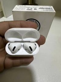 سماعة ابل 4 بعدها بل ضمان كيبل وكارتون موجودات 07703614091