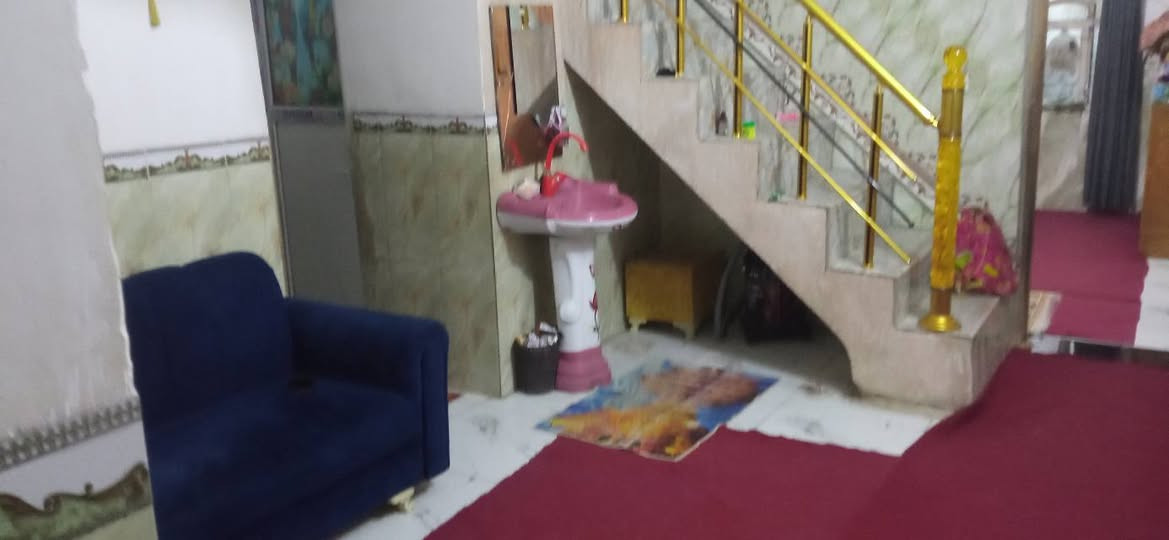 السلام عليكم ورحمه الله وبركاته مشتمل طابقين للبيع طابو صرف قرب مدرسه نزهان الجبوري  يحتوي على گراج سياره ستقبال مطبخ هول غرفة نوم مناور عدد ٢ الطابق الثاني غرف النوم عدد ٢ هول ٨م للاستفسار ***********
