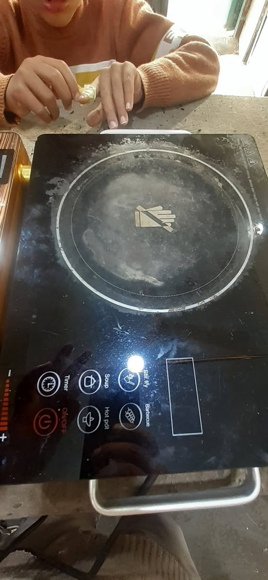 عالم الالكترون لتصليح شاشات البلازما والاجهزه إلكترونية وطباخات ليزري وتصليح مراوح شحن وقلاية كهربائي ويتوفر أنواع ريموت كنترول للشاشات بلازما وستلايت طوز سوق الكبير مقابل مطعم بازروز ***********
