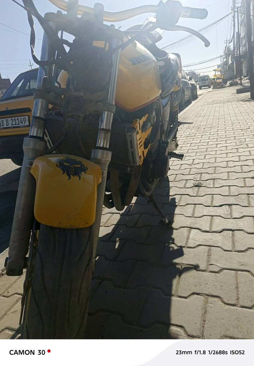 السلام عليكم
سيبي فور 400cc شلعه معدل تشك الكاع 
دراجه خير من الله أوراقها ( اصولي مدفوع كمرك ) 
بوجهك الترقيم المازده موجوده الدراجه نقص بس دشبول 
كير ومحرك مكوفولات لا تنقيص ولا بخار 
مكاني كربلاء 
سعرها 1850 بيها مجال قليل مستعجل عليها الشراي بي خير ويدلل تجي من أي محافضه تشلع عيوني 
رقمي : ***********
