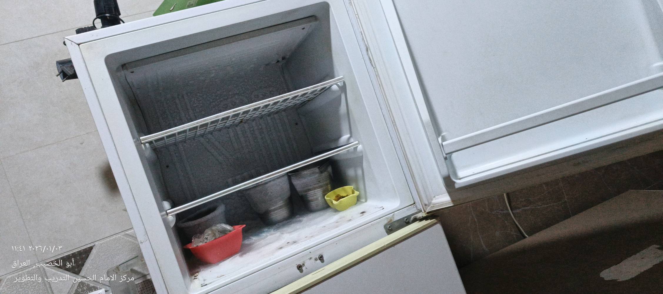 ثلاجه نوع برادا ١٦ قدم تحتوي على ٥رفوف مع فريزر يتكون من رفين 