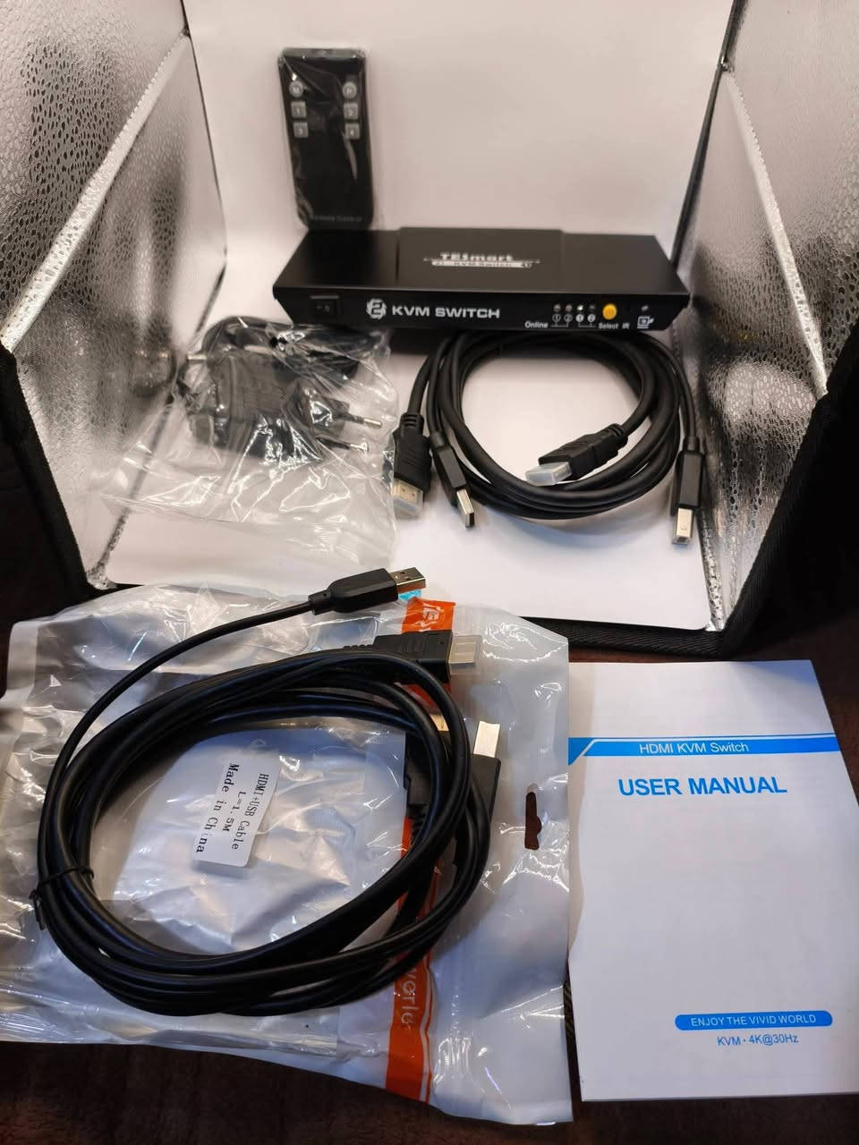 🚨 KVM Switch احترافي 2*1 🚨
✨ TESmart 2x1 KVM Switch
تحكم بـ 4 أجهزة كمبيوتر بشاشة وحدة + كيبورد وماوس 👌

✅ يدعم دقة 4K 30Hz
✅ تحويل سريع بين الأجهزة بزر واحد
✅ 2 مداخل HDMI
✅ 2 مداخل USB للتحكم
✅ مخرج HDMI للشاشة
✅ يدعم طابعة، فلاش، سكانر، سماعات
✅ مناسب للمكاتب، المحاسبين، السيرفرات، والمبرمجين

🔥 جديد و شرط الفحص 
متوفر توصيل لكافة المحافظات


**إذا كنت صاحب هذا الإعلان وتريد حذفه لأي سبب، رجاءا أرسل رسالة إلى الدعم الفني**