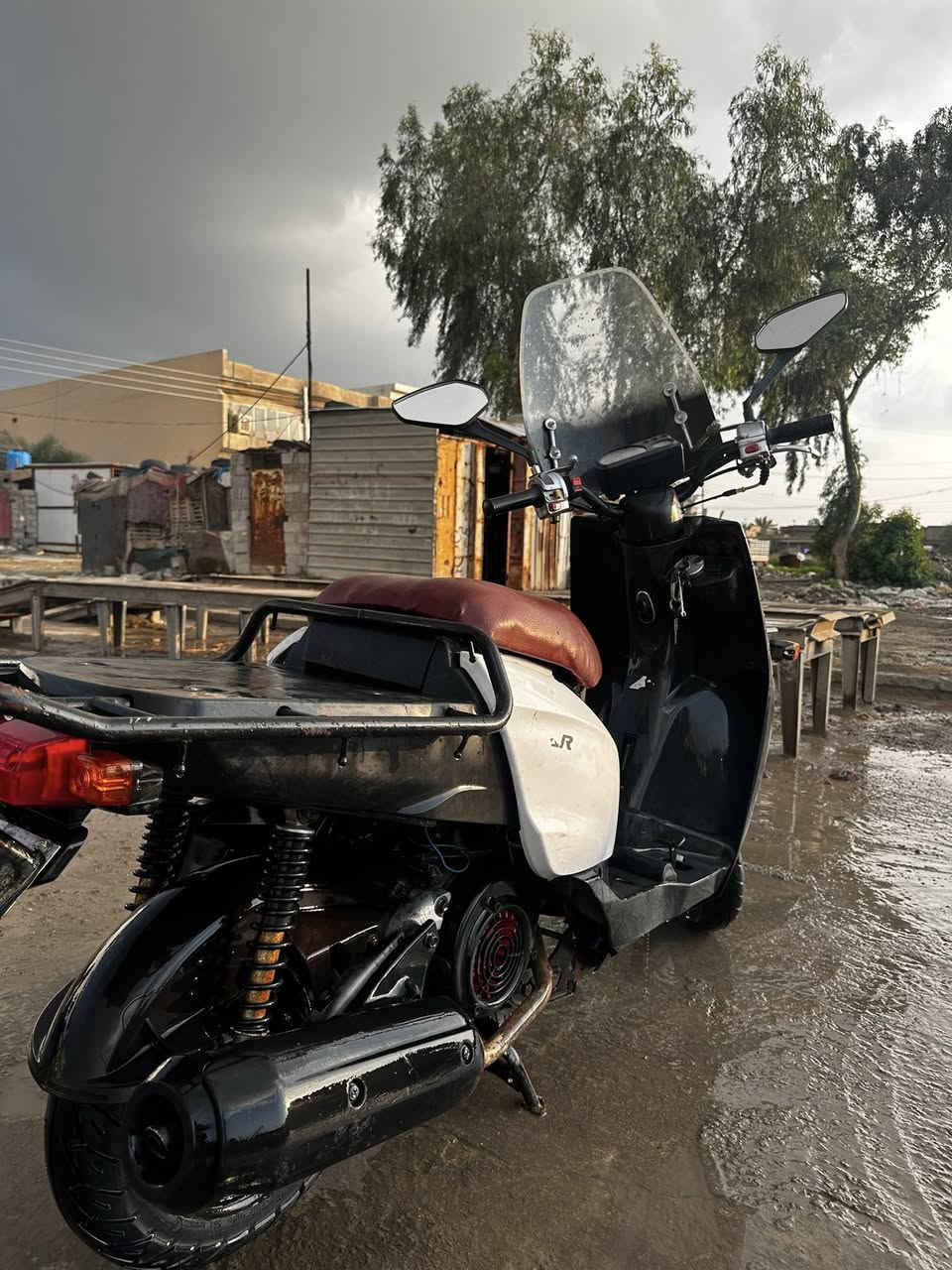 السلام عليكم دراجة بيكم للبيع دراجة كالمة مكملة ما نقصها اي شي مكينتها محورة مال سكنس 140 سعرها 500 وبيها مجال قليل رقمي ***********
