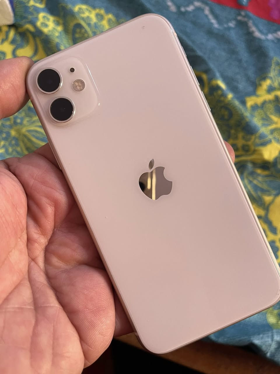 ١١ عادي شرق اوسط ذاكره ٦٤
جهاز كله شغال وبلادي شخط مابي فقط تبديل بطاريه اصليه ونسبتها ١٠٠ 

سعره ٢٢٠ 

***********
