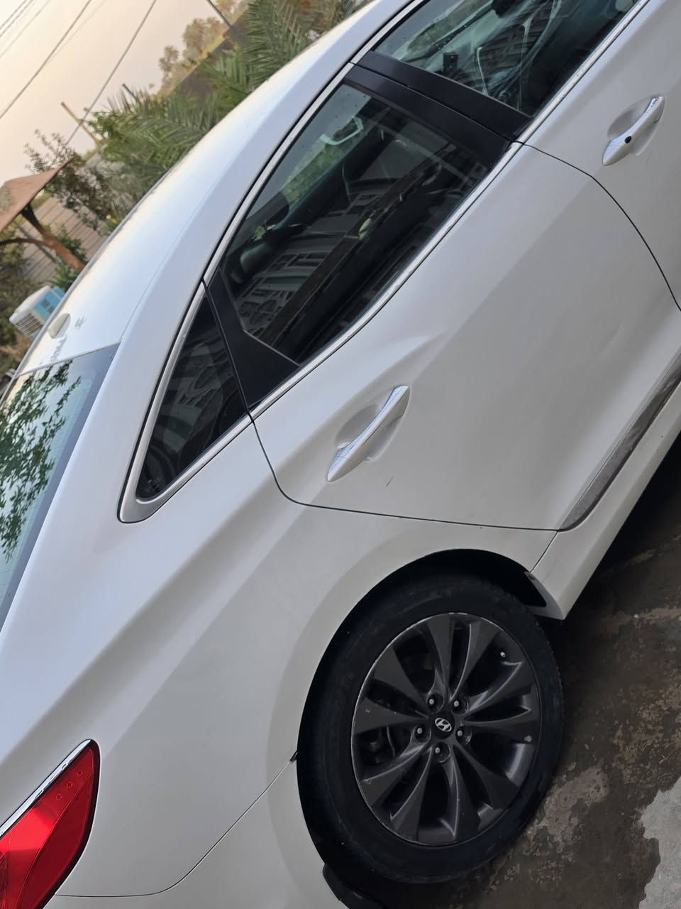 اعيد النشر بسبب الوعود الكاذبه ...رجاءاً رجاءاً لا تدخل اذا مو شراي ولا تتعامل وياي شفته غاليه عليك اعبر المنشور
هواندي ازيرا موديل ١٢ فول ما عدا الفتحه 
سوناره مرفوع بيع او مراوس بسياره احدث 
رقم كركوك خصوصي  لون ابيض 
سعر ١٢٢$ 
***********
