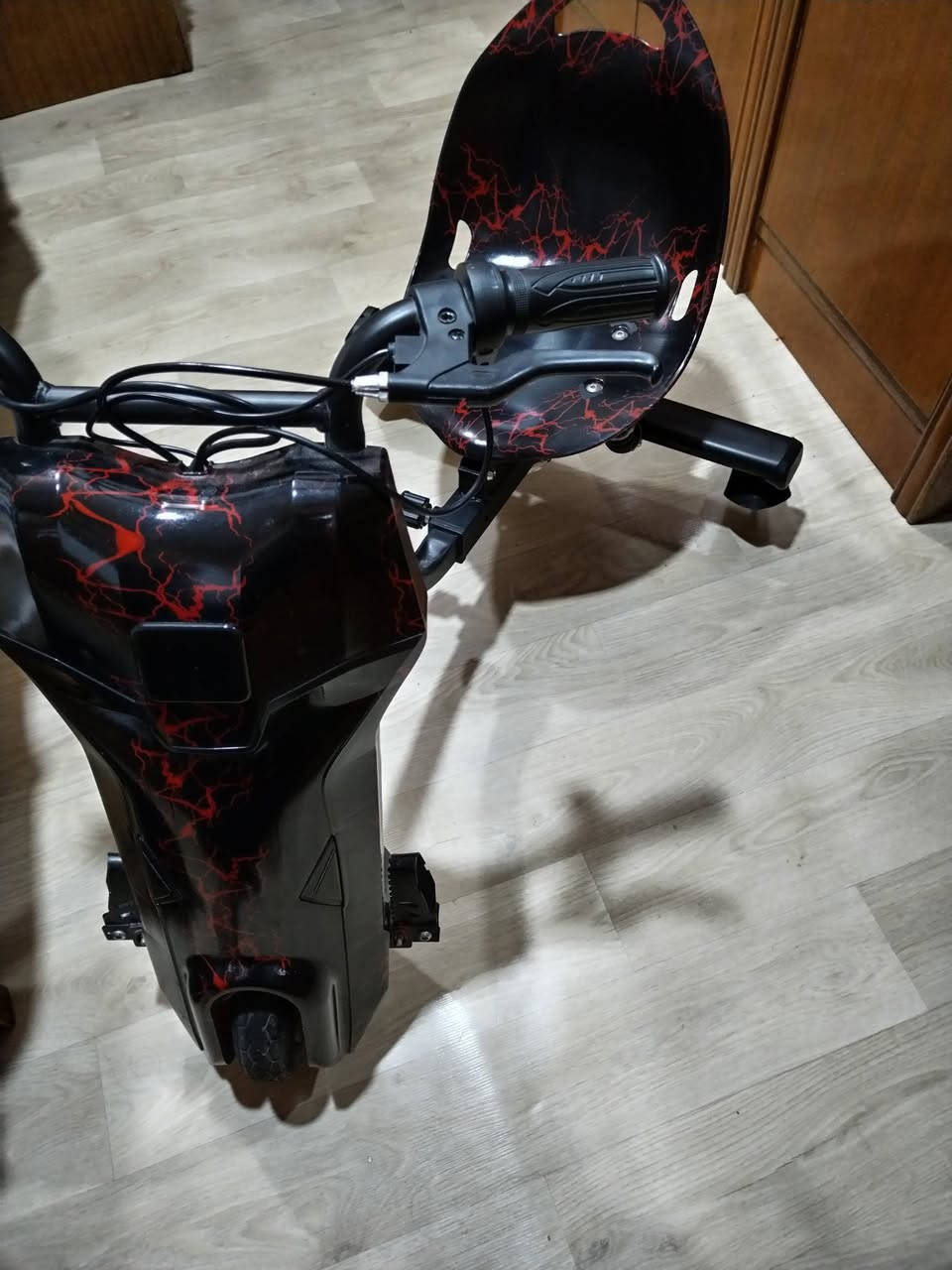 سكوتر جديد ونضيف مستعجل قليل مكاني الابله السعر ١٦٠ رقم تلفوني ***********
