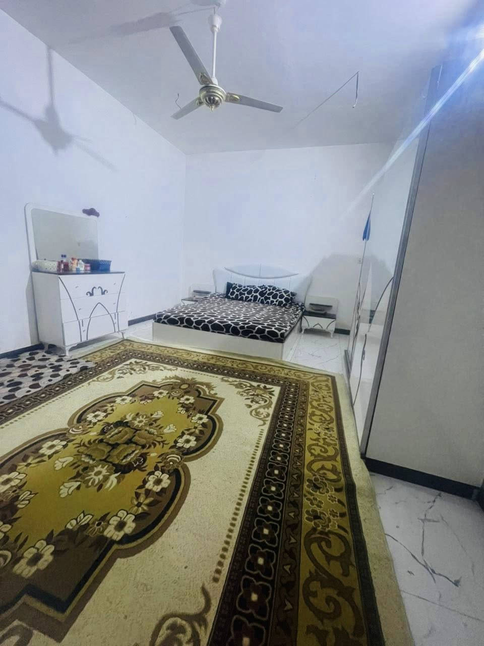 بيت للبيع 🏠 
العنوان:التقية الثالثة قرب مطعم بغداد 
طابو زراعي مشمول بالتطويب + المنطقة جاي يشتغلون بيها تبليط 
٢٠٠م (٤غرف نوم/٣حمامات/٢صالة/استقبال/مطبخ )
للاستفسار ***********
