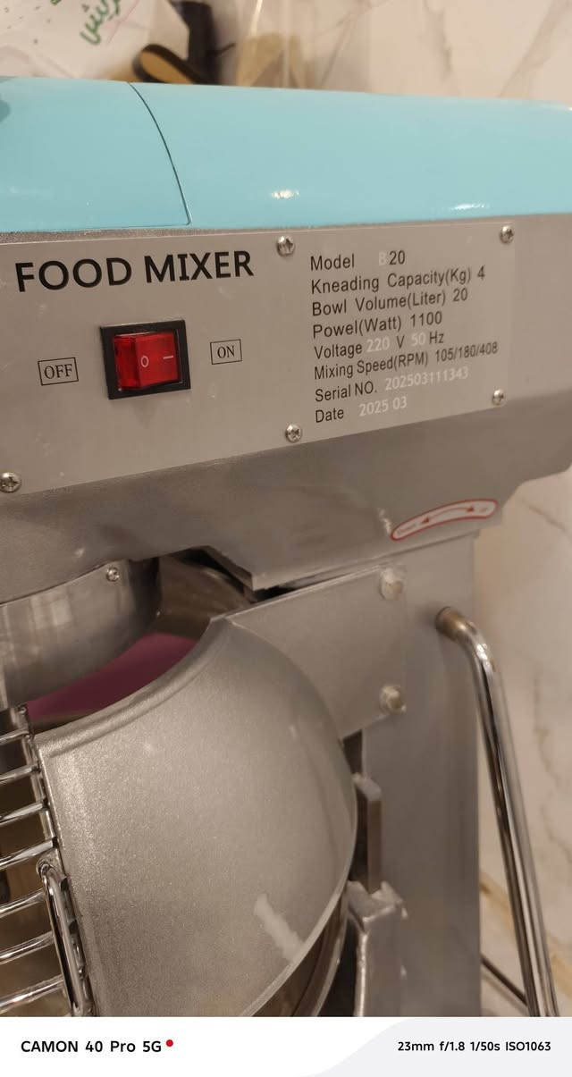 سلام عليكم
عجانة 20 لتر جديدة استخدام قليل جدا اقل شهر 
وفرن هوائي للمعجنات للبيع 
مكانهن النجف 
للاستفسار ‏‪***********‬‏
